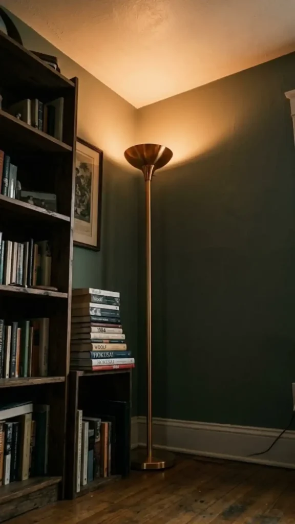 Torchiere floor lamp